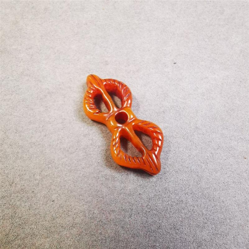 This unique bone carved vajra pendant is made by Tibetan craftsmen in Hepo Township, Baiyu County, the birthplace of the famous Tibetan handicrafts. You can make it as a mala pendant below the guru bead, or spacer bead on mala. Also can be use as pendant or keychain.