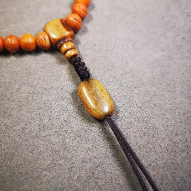 This unique bone carved Skull Sitavana pendant is made by Tibetan craftsmen in Hepo Township, Baiyu County, the birthplace of the famous Tibetan handicrafts. You can use it as a spacer bead on mala,or pendant bead under guru bead. Also can be use as pendant or keych
