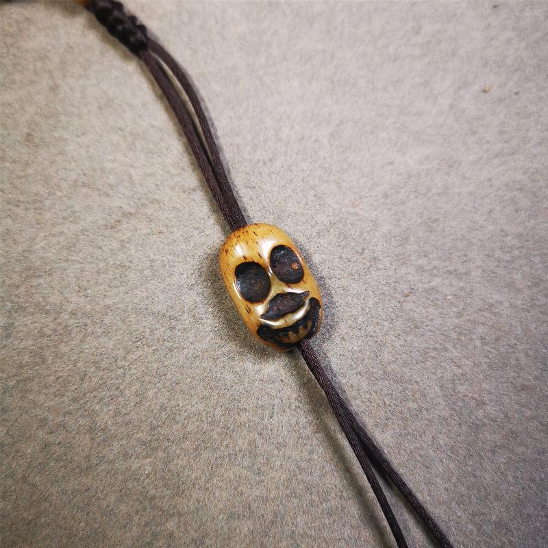 This unique bone carved Skull Sitavana pendant is made by Tibetan craftsmen in Hepo Township, Baiyu County, the birthplace of the famous Tibetan handicrafts. You can use it as a spacer bead on mala,or pendant bead under guru bead. Also can be use as pendant or keych