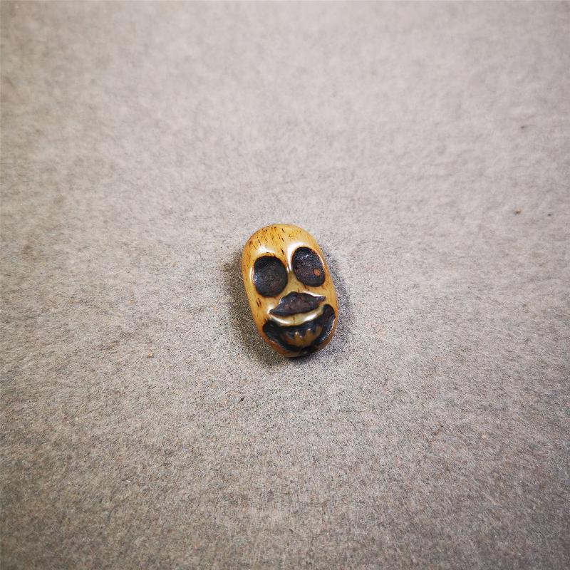 This unique bone carved Skull Sitavana pendant is made by Tibetan craftsmen in Hepo Township, Baiyu County, the birthplace of the famous Tibetan handicrafts. You can use it as a spacer bead on mala,or pendant bead under guru bead. Also can be use as pendant or keych