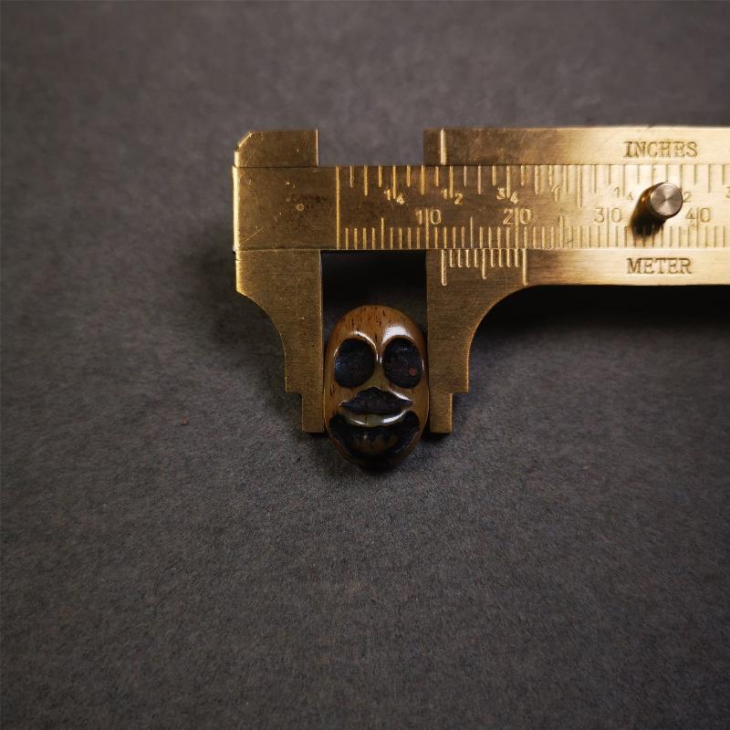 This unique bone carved Skull Sitavana pendant is made by Tibetan craftsmen in Hepo Township, Baiyu County, the birthplace of the famous Tibetan handicrafts. You can use it as a spacer bead on mala,or pendant bead under guru bead. Also can be use as pendant or keych
