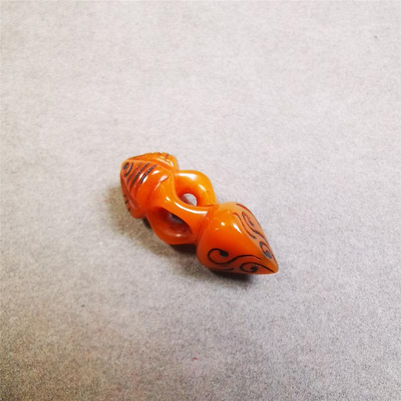 This unique bone carved phurba pendant is made by Tibetan craftsmen in Hepo Township, Baiyu County, the birthplace of the famous Tibetan handicrafts.  You can use it as a spacer bead on mala,or pendant bead under guru bead. Also can be use as amulet pendant or keychain.