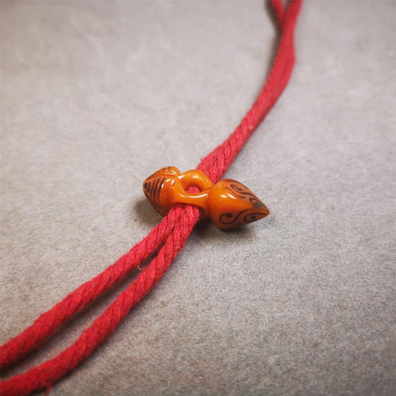 This unique bone carved phurba pendant is made by Tibetan craftsmen in Hepo Township, Baiyu County, the birthplace of the famous Tibetan handicrafts. You can use it as a spacer bead on mala,or pendant bead under guru bead. Also can be use as amulet pendant or keychain.