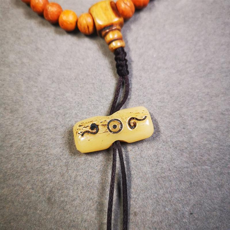 This unique bone carved ruyi pendant is made by Tibetan craftsmen in Hepo Township, Baiyu County, the birthplace of the famous Tibetan handicrafts. You can use it as a spacer bead on mala,or pendant bead under guru bead. Also can be use as amulet pendant or keychain.