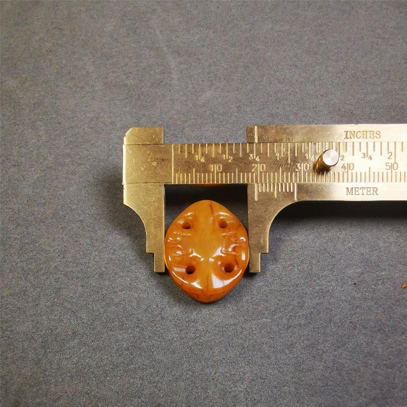 This unique yak bone carved vajra pendant was made by Tibetan craftsmen in Hepo Township, Baiyu County, the birthplace of the famous Tibetan handicrafts. You can use it as a spacer bead on mala,or pendant bead under guru bead. Also can be use as amulet pendant or keychain.