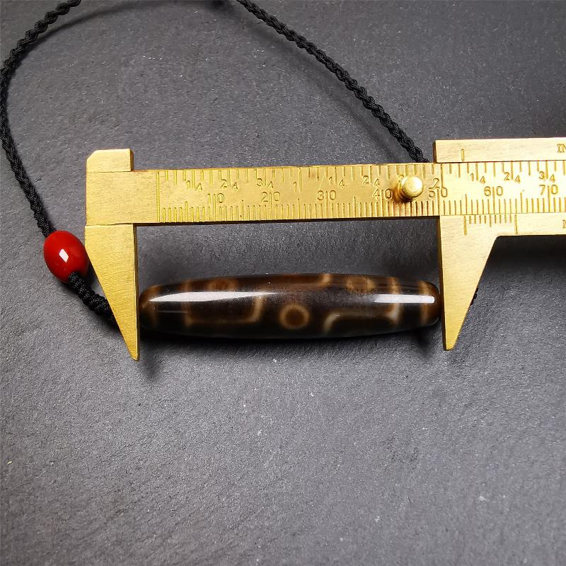 This necklace was hand-woven by Tibetans from Baiyu County, the main bead is a brown color 9 eyes dzi, paired with 2 turquoise beads and 2 red agate beads,about 30 years old. The length of the necklace can be adjusted, the maximum circumference is about 60cm.