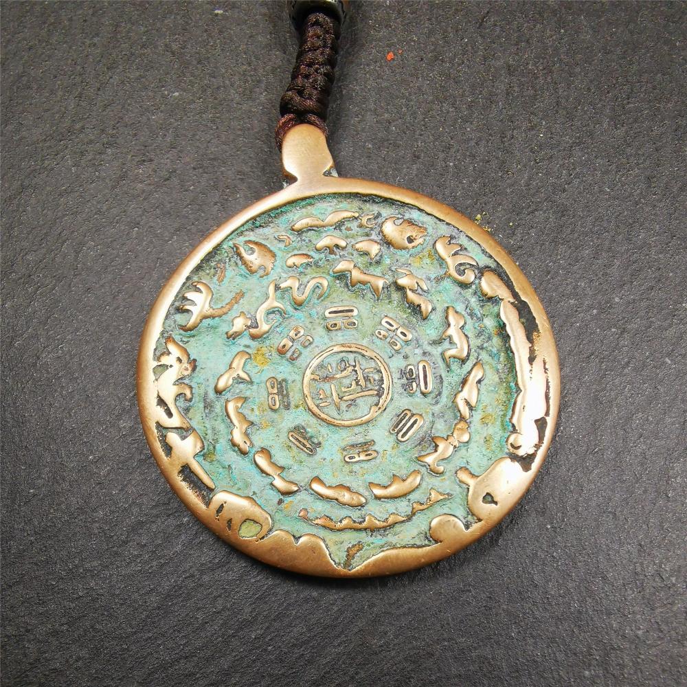 This unique tibetan melong badge was collected from Kathok Monastery,about 50 years old. It's a Astrology Protective Amulet Pendant,made of lima brass. The pattern is Tibetan Budhist Protective Amulet Pendant - SIPAHO(srid pa ho).