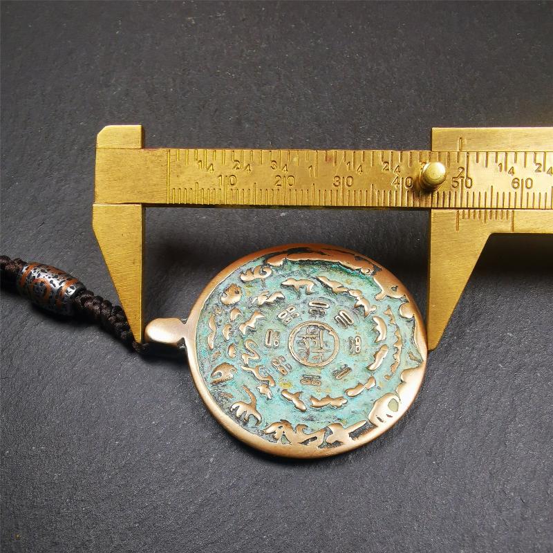 This unique tibetan melong badge was collected from Kathok Monastery,about 50 years old. It's a Astrology Protective Amulet Pendant,made of lima brass. The pattern is Tibetan Budhist Protective Amulet Pendant - SIPAHO(srid pa ho).