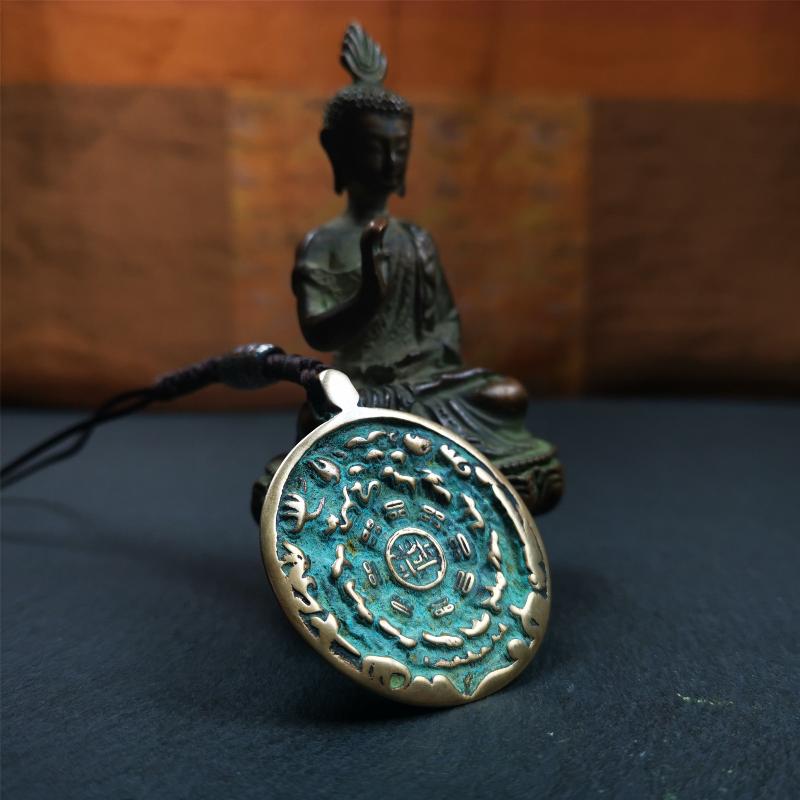 This unique tibetan melong badge was collected from Kathok Monastery,about 50 years old. It's a Astrology Protective Amulet Pendant,made of lima brass. The pattern is Tibetan Budhist Protective Amulet Pendant - SIPAHO(srid pa ho).