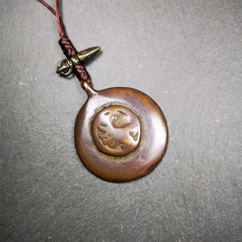 This unique tibetan melong badge was collected from Kathok Monastery,about 50 years old. It's a Astrology Protective Amulet Pendant,made of thokcha,the front pattern is Tibetan Budhist Protective Amulet Pendant - SIPAHO(srid pa ho).