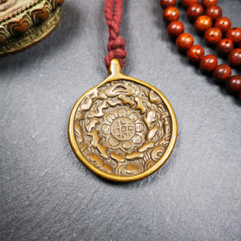 This amulet was collected in Baiyu County Tibet,about 30 years old. It's a Astrology Protective Amulet Pendant,made of red copper. The pattern is Tibetan Budhist Protective Amulet Pendant - SIPAHO