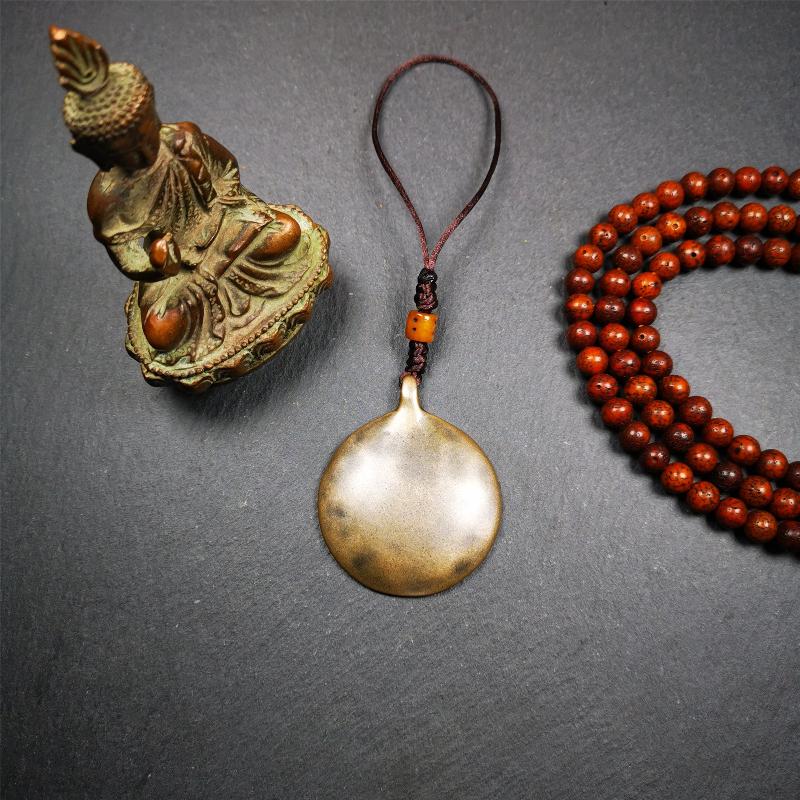 This unique tibetan calendar melong badge was collected from Baiyu Monastery for 30 years. It's a Astrology Protective Amulet Pendant,made of copper. The pattern is Tibetan Budhist Protective Amulet Pendant - SIPAHO(srid pa ho).