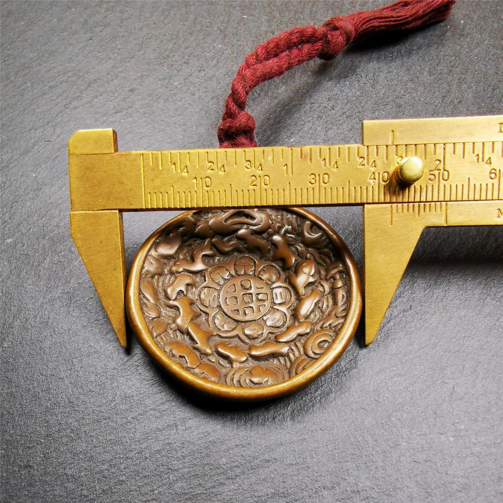 This amulet was collected in Baiyu County Tibet,about 30 years old. It's a Astrology Protective Amulet Pendant,made of red copper. The pattern is Tibetan Budhist Protective Amulet Pendant - SIPAHO