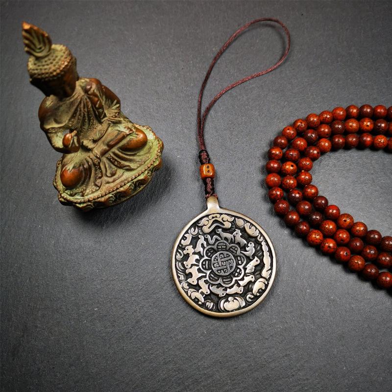 This unique tibetan melong badge was collected from Baiyu Monastery for 30 years. It's a Astrology Protective Amulet Pendant,made of cold iron. The pattern is Tibetan Budhist Protective Amulet Pendant - SIPAHO(srid pa ho).