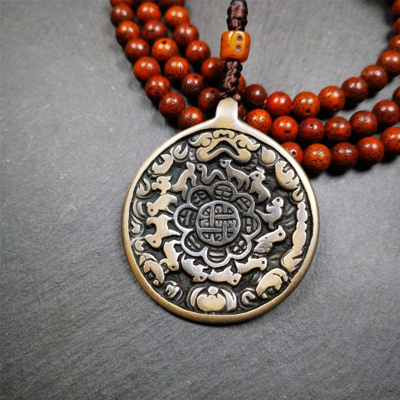 This unique tibetan melong badge was collected from Baiyu Monastery for 30 years. It's a Astrology Protective Amulet Pendant,made of cold iron. The pattern is Tibetan Budhist Protective Amulet Pendant - SIPAHO(srid pa ho).