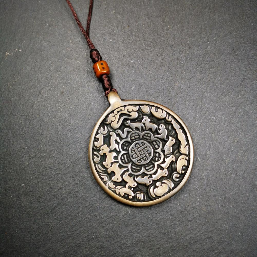 This unique tibetan melong badge was collected from Baiyu Monastery for 30 years. It's a Astrology Protective Amulet Pendant,made of cold iron. The pattern is Tibetan Budhist Protective Amulet Pendant - SIPAHO(srid pa ho).