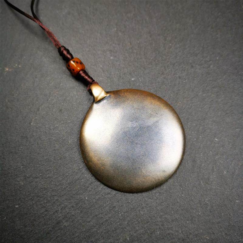 This unique tibetan melong badge was collected from Baiyu Monastery for 30 years. It's a Astrology Protective Amulet Pendant,made of cold iron. The pattern is Tibetan Budhist Protective Amulet Pendant - SIPAHO(srid pa ho).