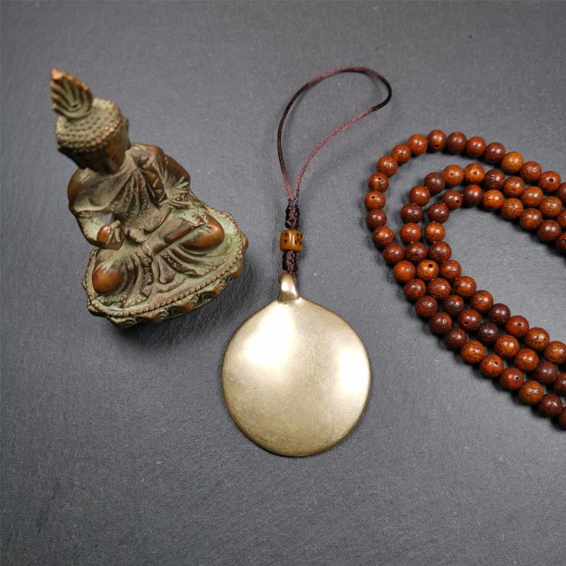 This unique tibetan melong badge was collected from Baiyu Monastery for 30 years. It's a Astrology Protective Amulet Pendant,made of cold iron. The pattern is Tibetan Budhist Protective Amulet Pendant - SIPAHO(srid pa ho).