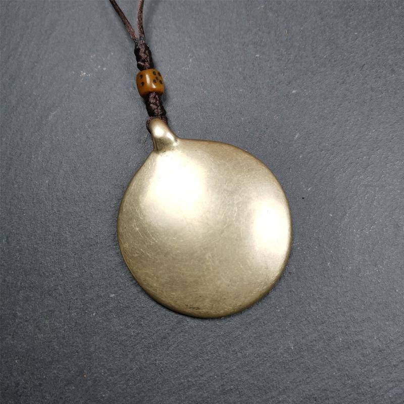 This unique tibetan melong badge was collected from Baiyu Monastery for 30 years. It's a Astrology Protective Amulet Pendant,made of cold iron. The pattern is Tibetan Budhist Protective Amulet Pendant - SIPAHO(srid pa ho).