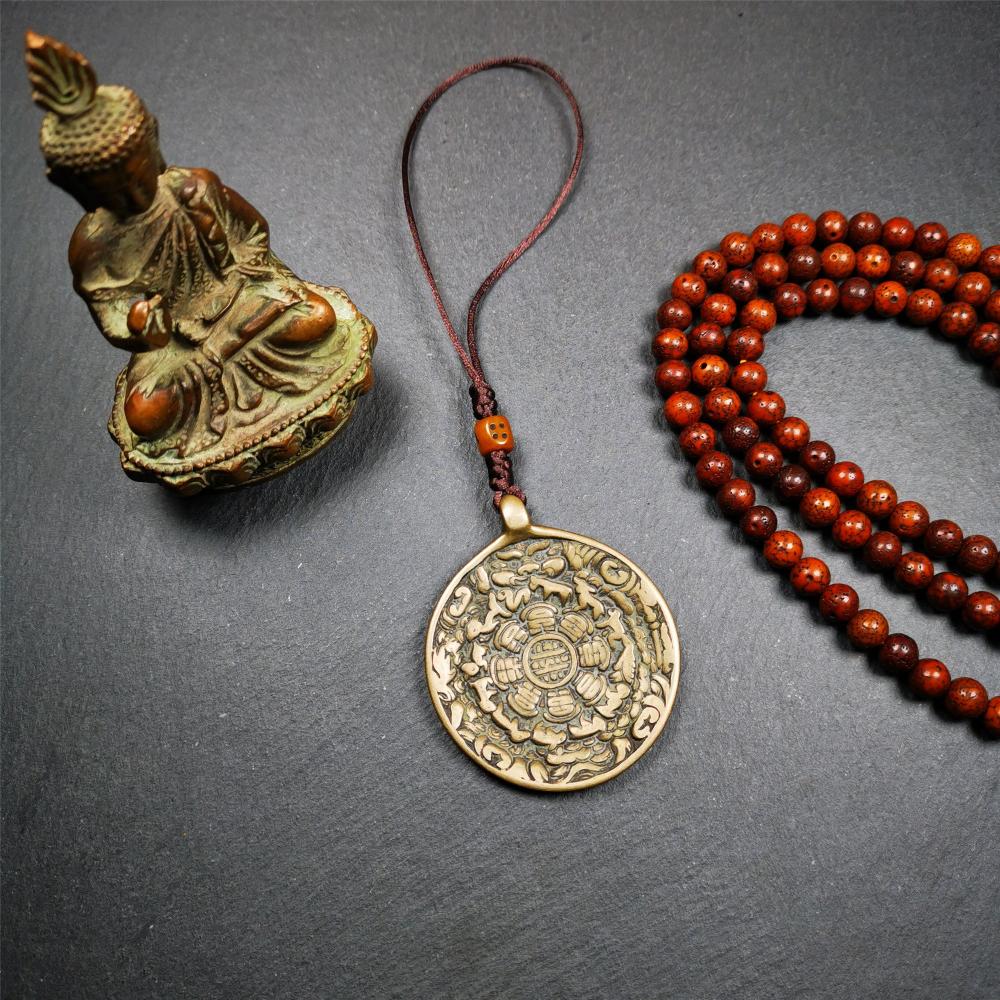 This unique tibetan calendar melong badge was handmade by Tibetan Artist from Baiyu County. It's a Astrology Protective Amulet Pendant,made of brass,the front pattern is Tibetan Budhist Protective Amulet Pendant - SIPAHO.