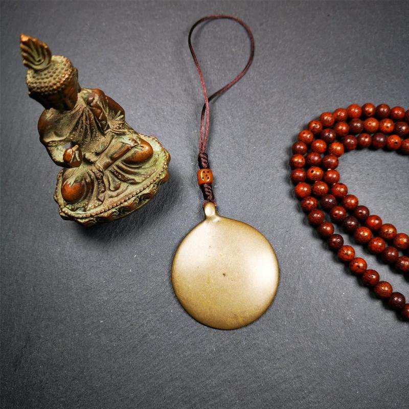 This unique tibetan calendar melong badge was handmade by Tibetan Artist from Baiyu County. It's a Astrology Protective Amulet Pendant,made of brass,the front pattern is Tibetan Budhist Protective Amulet Pendant - SIPAHO.