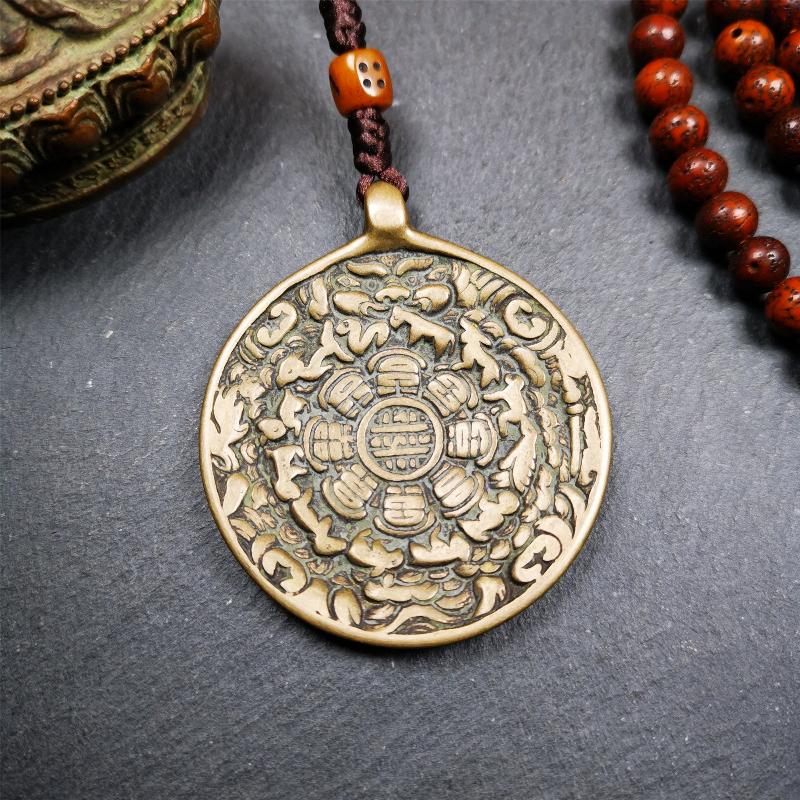 This unique tibetan calendar melong badge was handmade by Tibetan Artist from Baiyu County. It's a Astrology Protective Amulet Pendant,made of brass,the front pattern is Tibetan Budhist Protective Amulet Pendant - SIPAHO.