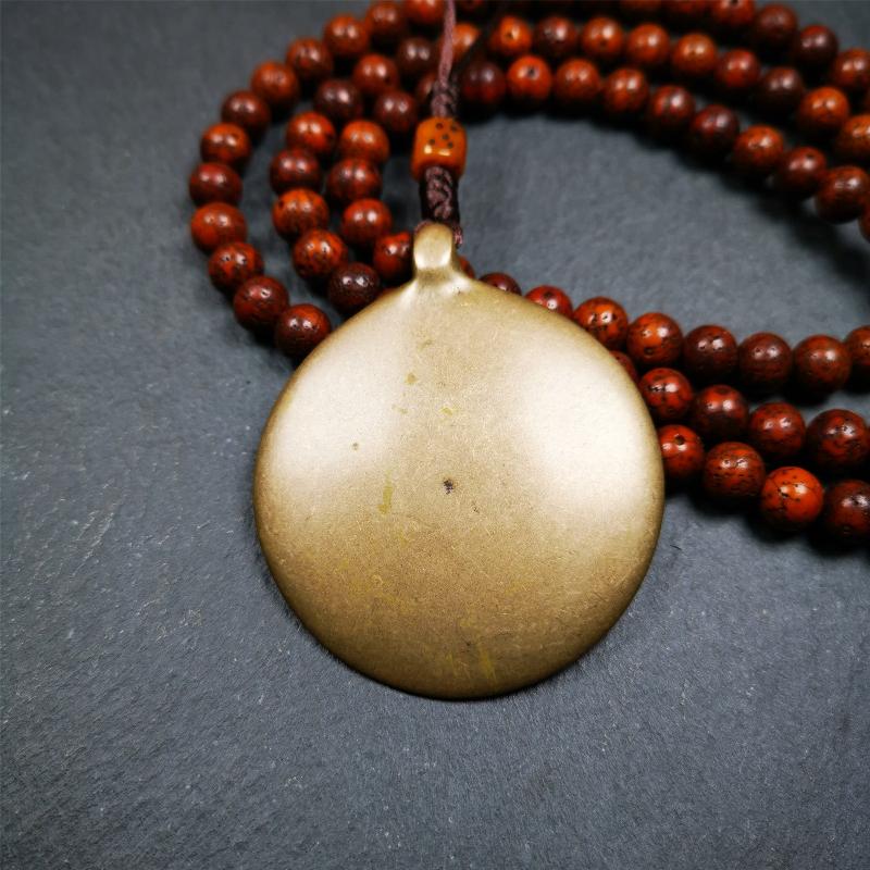 This unique tibetan calendar melong badge was handmade by Tibetan Artist from Baiyu County. It's a Astrology Protective Amulet Pendant,made of brass,the front pattern is Tibetan Budhist Protective Amulet Pendant - SIPAHO.