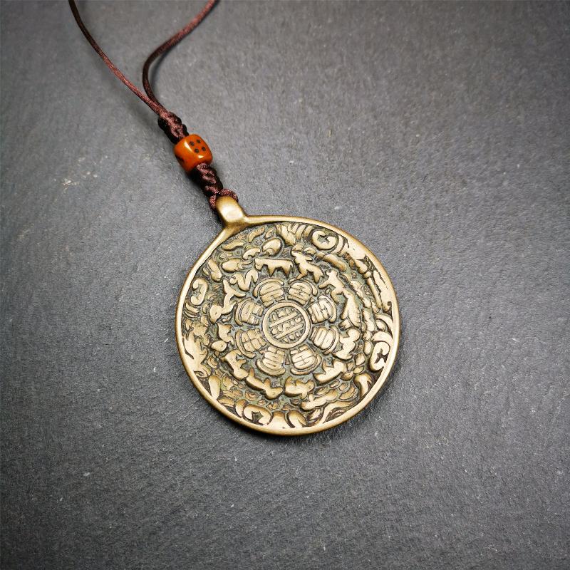 This unique tibetan calendar melong badge was handmade by Tibetan Artist from Baiyu County. It's a Astrology Protective Amulet Pendant,made of brass,the front pattern is Tibetan Budhist Protective Amulet Pendant - SIPAHO.
