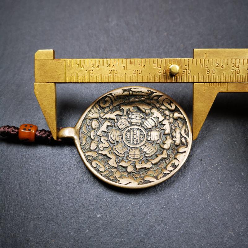 This unique tibetan calendar melong badge was handmade by Tibetan Artist from Baiyu County. It's a Astrology Protective Amulet Pendant,made of brass,the front pattern is Tibetan Budhist Protective Amulet Pendant - SIPAHO.