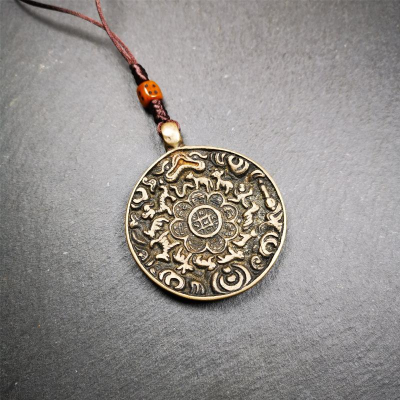 This unique tibetan calendar melong badge was collected from Kathok Monastery,about 50 years old. It's a Astrology Protective Amulet Pendant,made of thokcha,the pattern is Tibetan Budhist Protective Amulet Pendant - SIPAHO(srid pa ho).