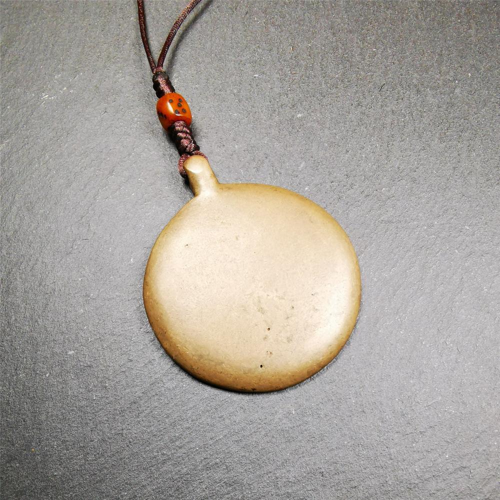 This unique tibetan calendar melong badge was collected from Kathok Monastery,about 50 years old. It's a Astrology Protective Amulet Pendant,made of thokcha,the pattern is Tibetan Budhist Protective Amulet Pendant - SIPAHO(srid pa ho).