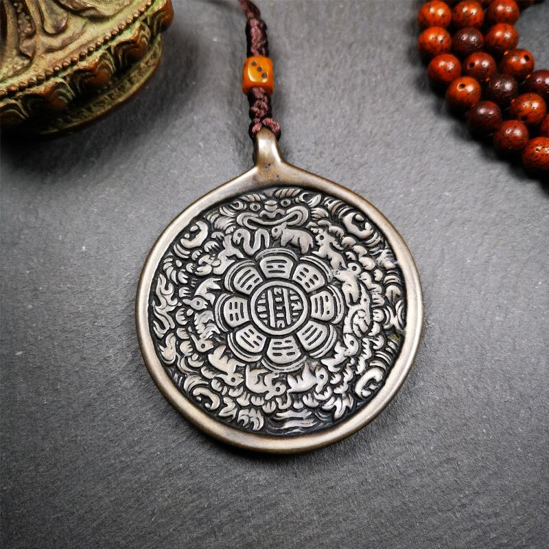 This unique tibetan melong badge was collected from Baiyu Monastery for 30 years. It's a Astrology Protective Amulet Pendant,made of copper. The pattern is Tibetan Budhist Protective Amulet Pendant - SIPAHO(srid pa ho).  SIPAHO Melong Amulet on the cord,when on a go or travelling, it's placed as a waist badge. You can make it into pendant,keychain, bag hanging,or just put it on your desk,as an ornament.