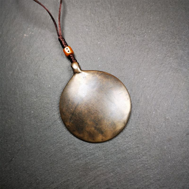 This unique tibetan melong badge was collected from Baiyu Monastery for 30 years. It's a Astrology Protective Amulet Pendant,made of copper. The pattern is Tibetan Budhist Protective Amulet Pendant - SIPAHO(srid pa ho).  SIPAHO Melong Amulet on the cord,when on a go or travelling, it's placed as a waist badge. You can make it into pendant,keychain, bag hanging,or just put it on your desk,as an ornament.