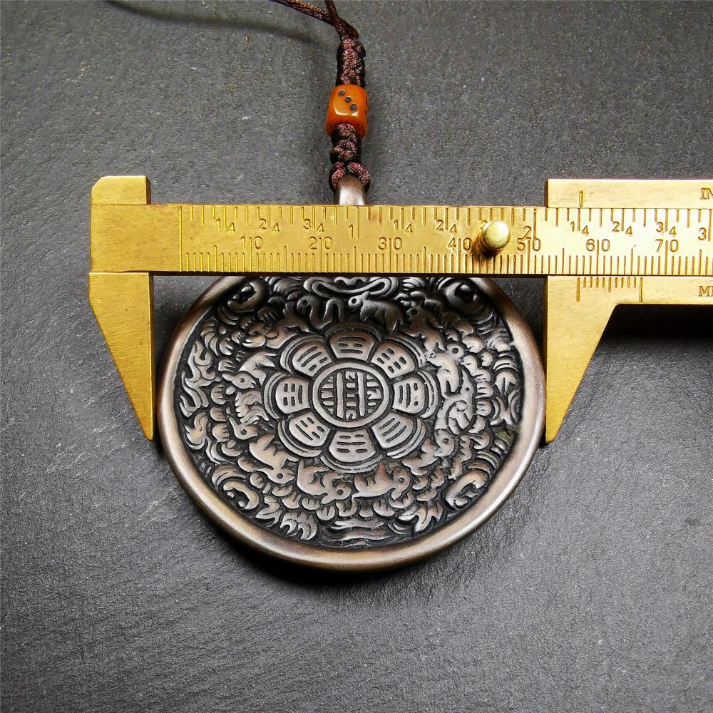 This unique tibetan melong badge was collected from Baiyu Monastery for 30 years. It's a Astrology Protective Amulet Pendant,made of copper. The pattern is Tibetan Budhist Protective Amulet Pendant - SIPAHO(srid pa ho).  SIPAHO Melong Amulet on the cord,when on a go or travelling, it's placed as a waist badge. You can make it into pendant,keychain, bag hanging,or just put it on your desk,as an ornament.