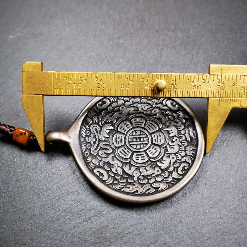This unique tibetan melong badge was collected from Baiyu Monastery for 30 years. It's a Astrology Protective Amulet Pendant,made of copper. The pattern is Tibetan Budhist Protective Amulet Pendant - SIPAHO(srid pa ho).  SIPAHO Melong Amulet on the cord,when on a go or travelling, it's placed as a waist badge. You can make it into pendant,keychain, bag hanging,or just put it on your desk,as an ornament.