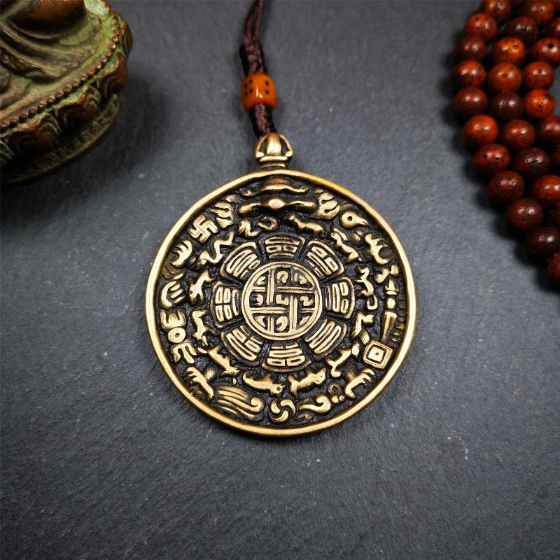 This unique tibetan melong badge was handmade by Tibetan Artist from Baiyu County. It's a Astrology Protective Amulet Pendant,made of brass,the front pattern is Tibetan Budhist Protective Amulet Pendant - SIPAHO(srid pa ho),a bone carved dice bead in the middle of the lanyard.