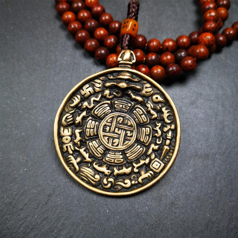 This unique tibetan melong badge was handmade by Tibetan Artist from Baiyu County. It's a Astrology Protective Amulet Pendant,made of brass,the front pattern is Tibetan Budhist Protective Amulet Pendant - SIPAHO(srid pa ho),a bone carved dice bead in the middle of the lanyard.