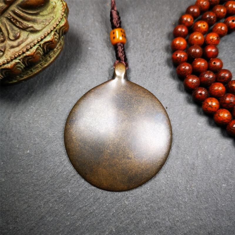 This unique tibetan melong badge was collected from Baiyu Monastery for 30 years. It's a Astrology Protective Amulet Pendant,made of cold iron. The pattern is Tibetan Budhist Protective Amulet Pendant - SIPAHO(srid pa ho).