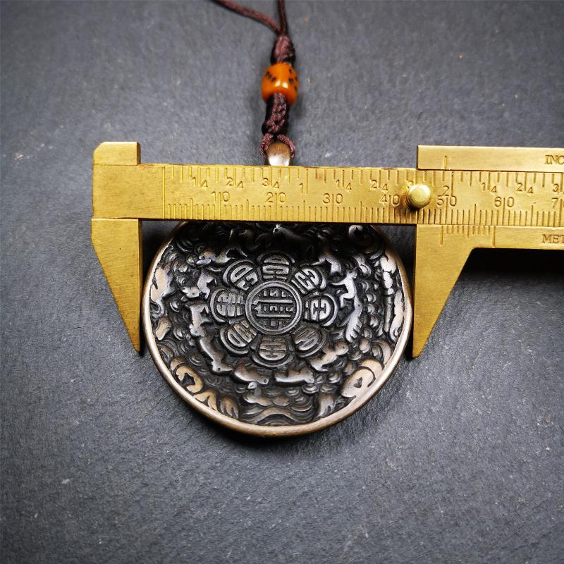 This unique tibetan melong badge was collected from Baiyu Monastery for 30 years. It's a Astrology Protective Amulet Pendant,made of cold iron. The pattern is Tibetan Budhist Protective Amulet Pendant - SIPAHO(srid pa ho).