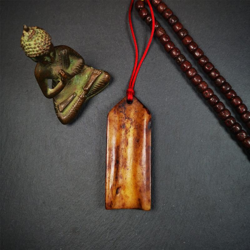 This bone carved Troma Nagmo amulet was collected from Gerze Tibet, hand carved by Tibetan Craft man,about 30 years old. Troma Nagmo literally means the Black Wrathful Lady. She is included in the Dharmapala pantheon as a form of Vajravarahi.