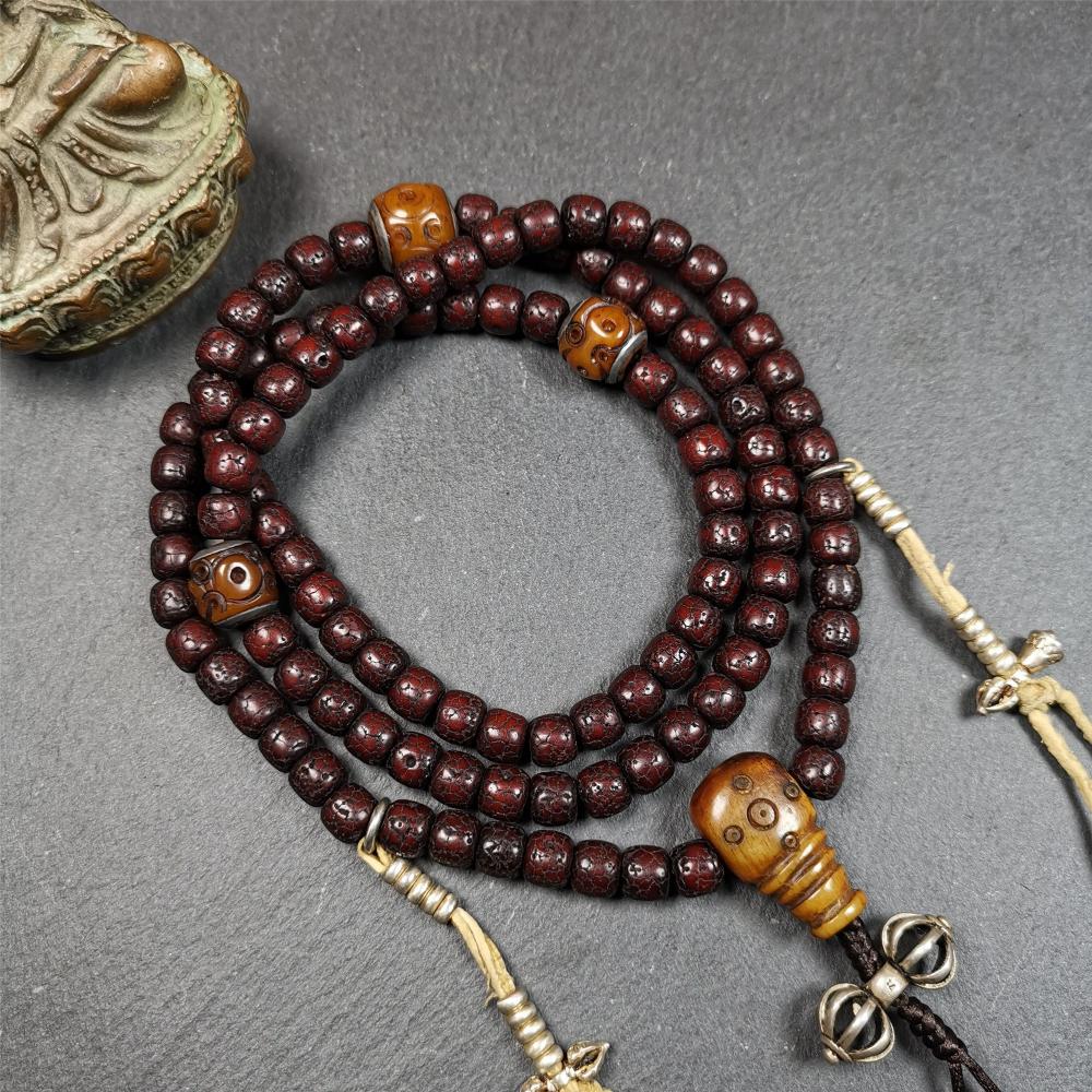 This mala is made by Tibetan craftsmen and come from Hepo Town, Baiyu County,Tibet, the birthplace of the famous Tibetan handicrafts,about 30 years old,blessed by a lama in Baiyu Monastery. It's composed of 108 pcs 8mm lotus seed beads,then add some old bone beads,1 pair of silver bead counters,and silver guru bead,vajra pandent