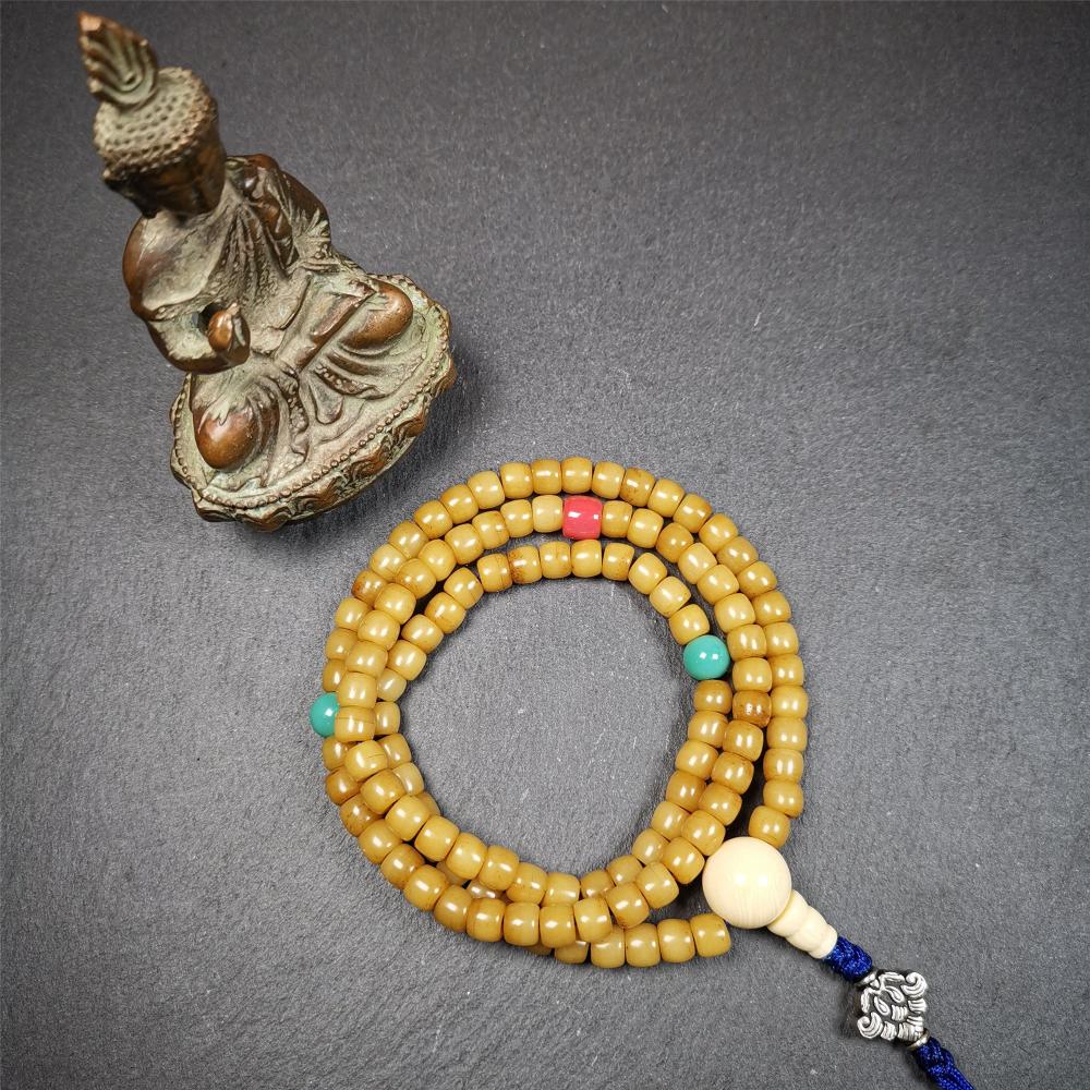 This yak bone mala was handmade from tibetan crafts man in Baiyu County. It's composed of 108 pcs 7mm bone beads,with agate and turquoise beads,guru bead,and mani jewel pendant.