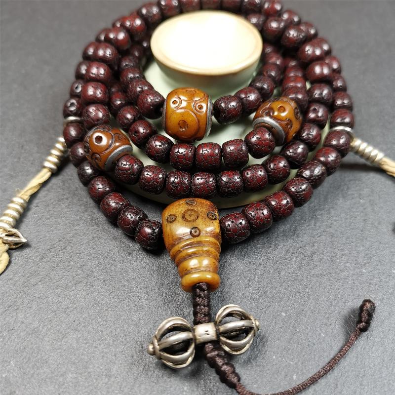 This mala is made by Tibetan craftsmen and come from Hepo Town, Baiyu County,Tibet, the birthplace of the famous Tibetan handicrafts,about 30 years old,blessed by a lama in Baiyu Monastery. It's composed of 108 pcs 8mm lotus seed beads,then add some old bone beads,1 pair of silver bead counters,and silver guru bead,vajra pandent