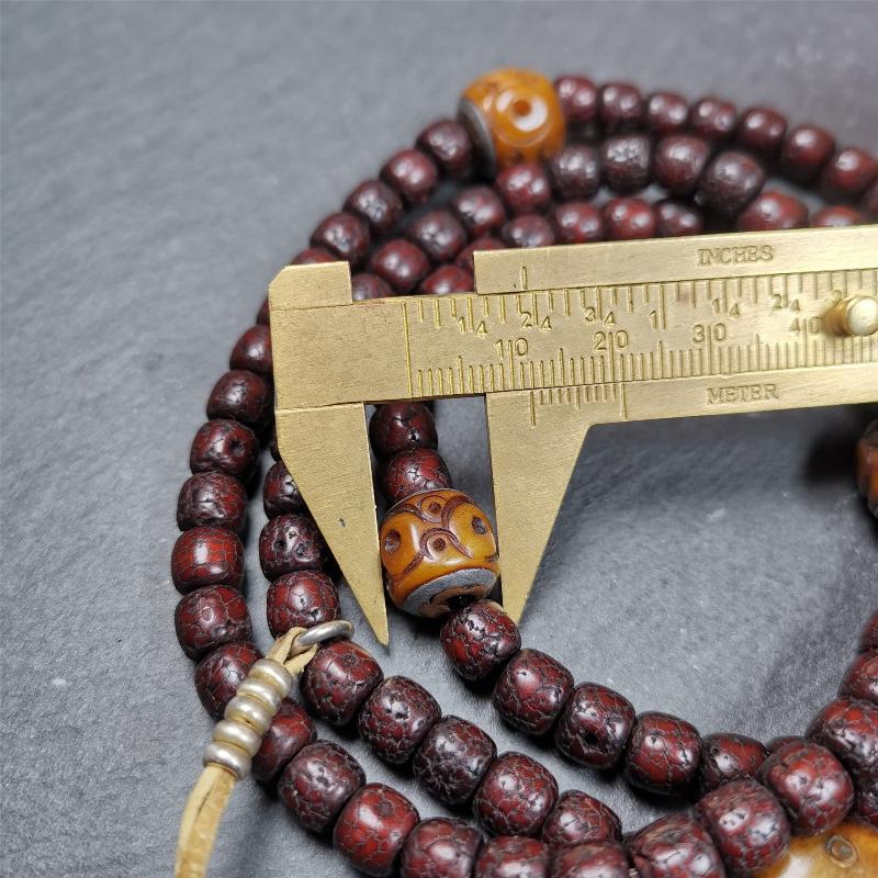 This mala is made by Tibetan craftsmen and come from Hepo Town, Baiyu County,Tibet, the birthplace of the famous Tibetan handicrafts,about 30 years old,blessed by a lama in Baiyu Monastery. It's composed of 108 pcs 8mm lotus seed beads,then add some old bone beads,1 pair of silver bead counters,and silver guru bead,vajra pandent