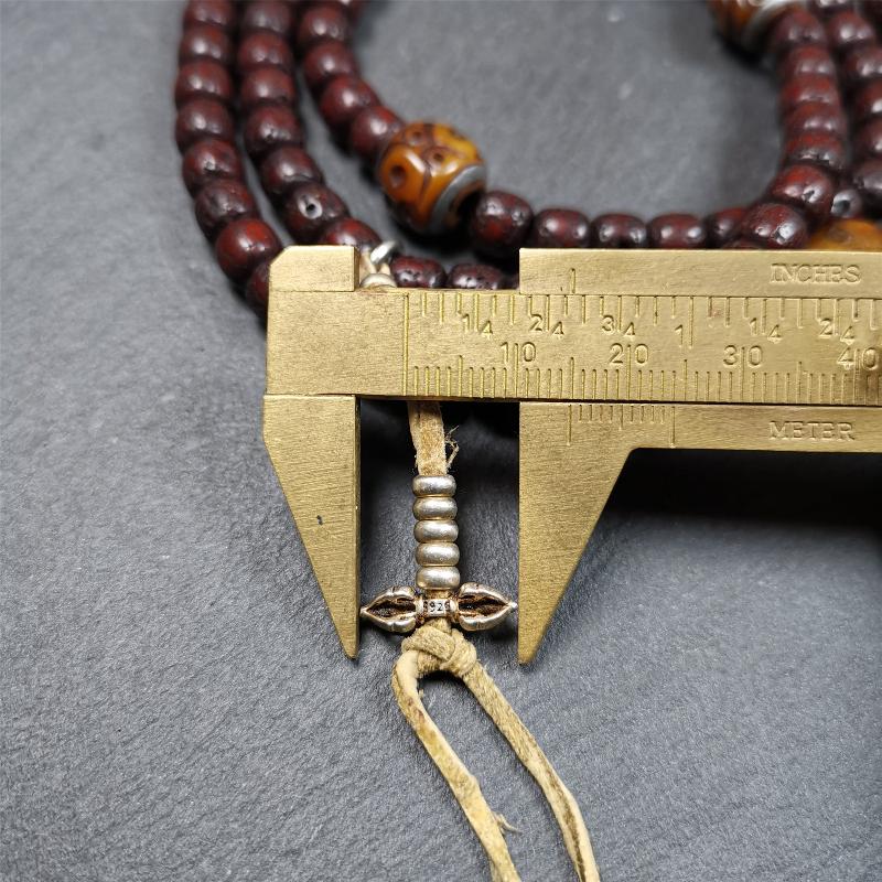 This mala is made by Tibetan craftsmen and come from Hepo Town, Baiyu County,Tibet, the birthplace of the famous Tibetan handicrafts,about 30 years old,blessed by a lama in Baiyu Monastery. It's composed of 108 pcs 8mm lotus seed beads,then add some old bone beads,1 pair of silver bead counters,and silver guru bead,vajra pandent