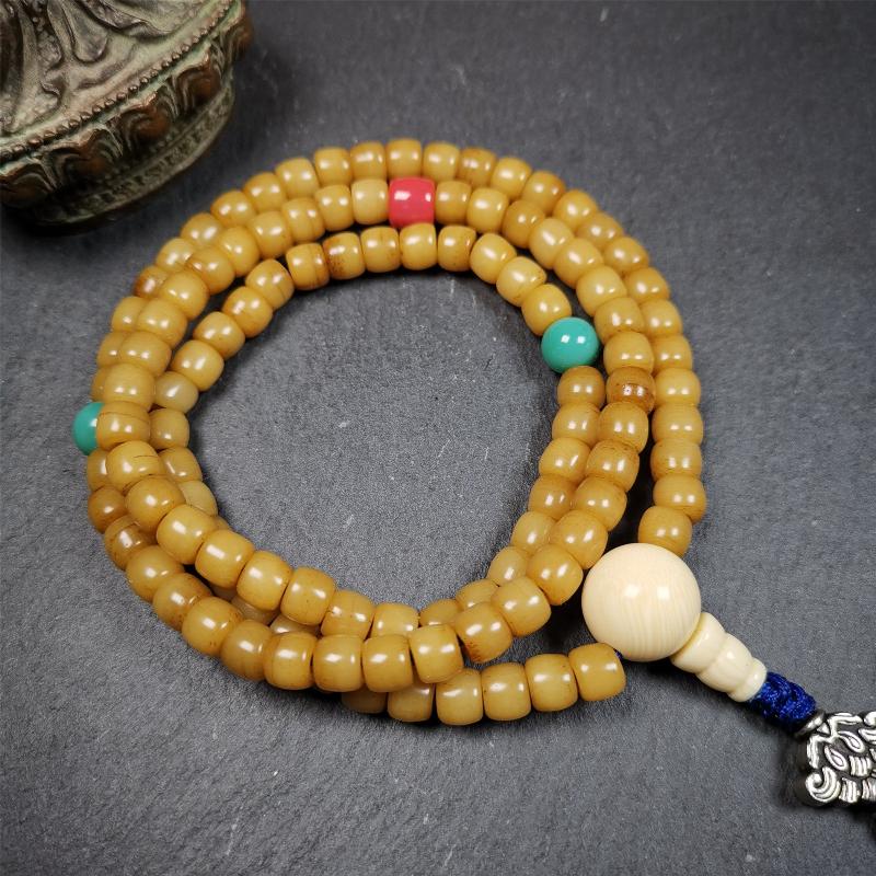 This yak bone mala was handmade from tibetan crafts man in Baiyu County. It's composed of 108 pcs 7mm bone beads,with agate and turquoise beads,guru bead,and mani jewel pendant.