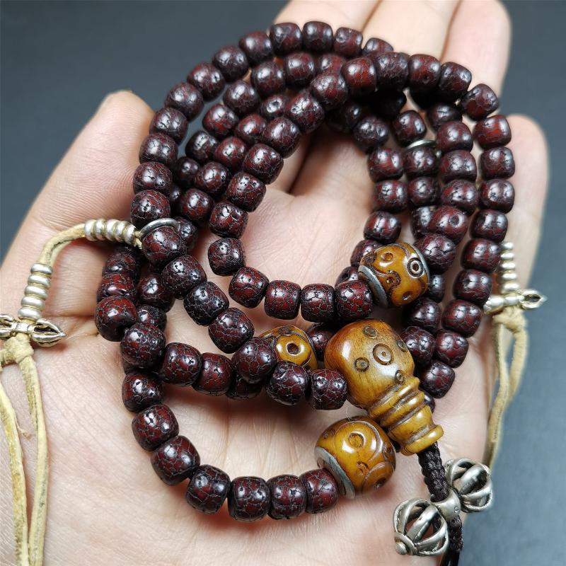 This mala is made by Tibetan craftsmen and come from Hepo Town, Baiyu County,Tibet, the birthplace of the famous Tibetan handicrafts,about 30 years old,blessed by a lama in Baiyu Monastery. It's composed of 108 pcs 8mm lotus seed beads,then add some old bone beads,1 pair of silver bead counters,and silver guru bead,vajra pandent