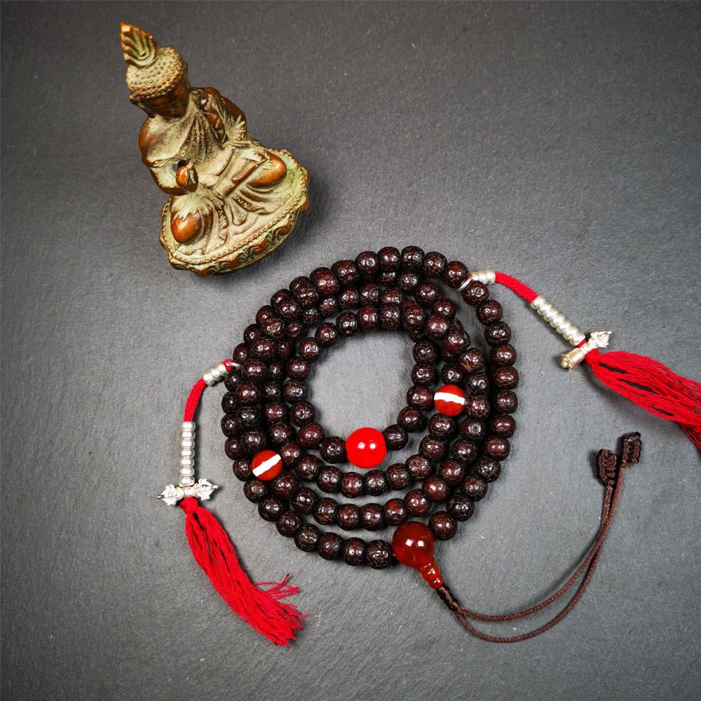 This mala is made by Tibetan craftsmen and come from Hepo Town, Baiyu County,Tibet, the birthplace of the famous Tibetan handicrafts. It's composed of 108 pcs 8mm lotus seed beads,with agate beads,and silver bead counters.