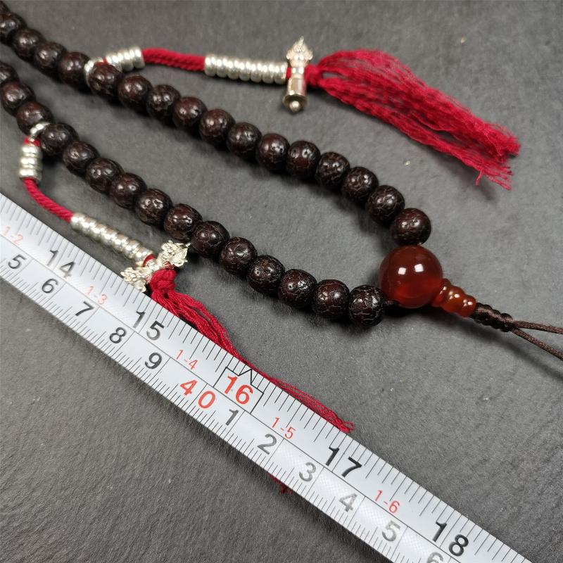 This mala is made by Tibetan craftsmen and come from Hepo Town, Baiyu County,Tibet, the birthplace of the famous Tibetan handicrafts. It's composed of 108 pcs 8mm lotus seed beads,with agate beads,and silver bead counters.