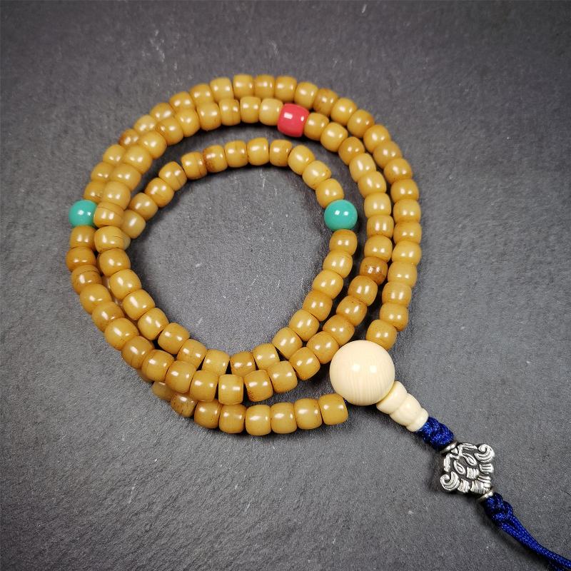 This yak bone mala was handmade from tibetan crafts man in Baiyu County. It's composed of 108 pcs 7mm bone beads,with agate and turquoise beads,guru bead,and mani jewel pendant.